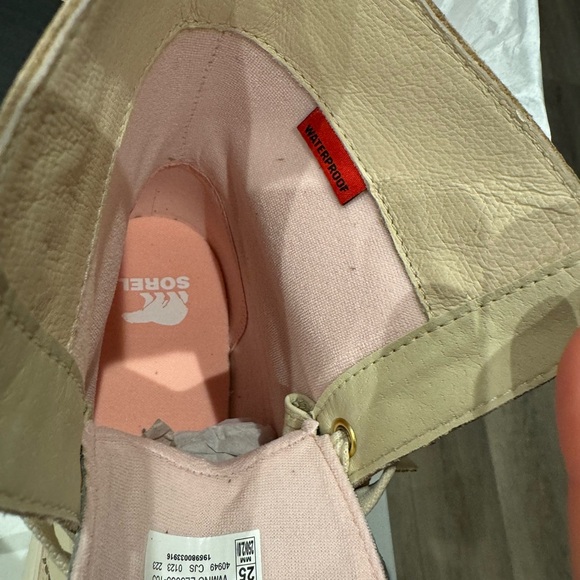 NWT Sorel Caribou X Chelsea Lace Up Platform Boots Pink Cream MSRP $210 - Picture 14 of 14